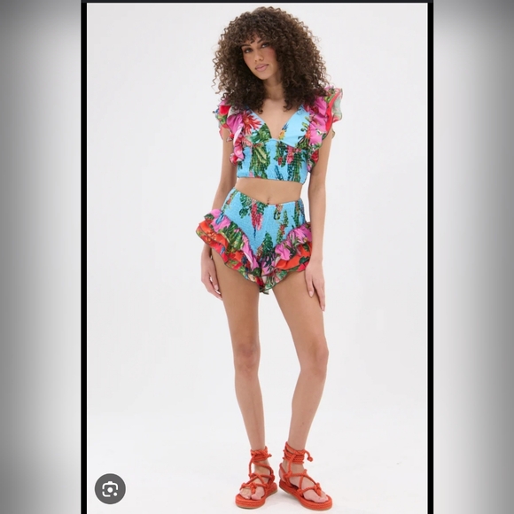 AKIRA Pants - AKIRA SOMETHING FEELS RIGHT FLORAL SHORTS NWT